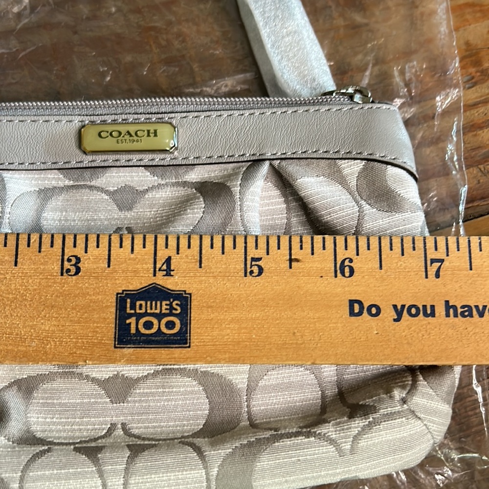 Coach signature medium wristlet BNWT - Picture 9 of 10